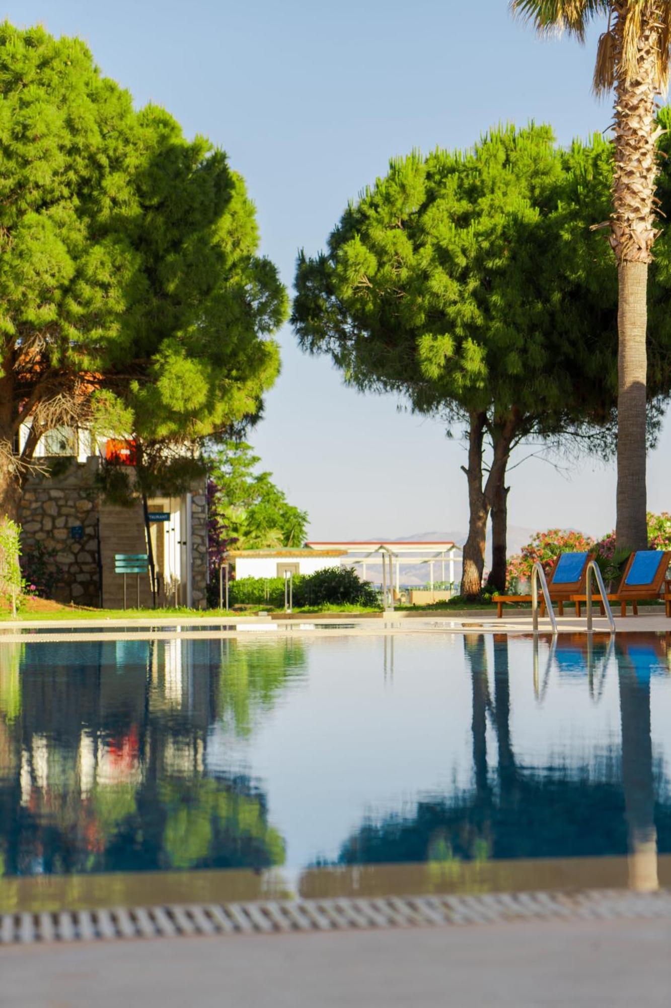 Feri Surf Club Hotel Datca Bagian luar foto